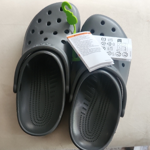 CROCS Gray Sandals Slip-Resistant Design Womens 9 Mens 7 - Picture 3 of 3